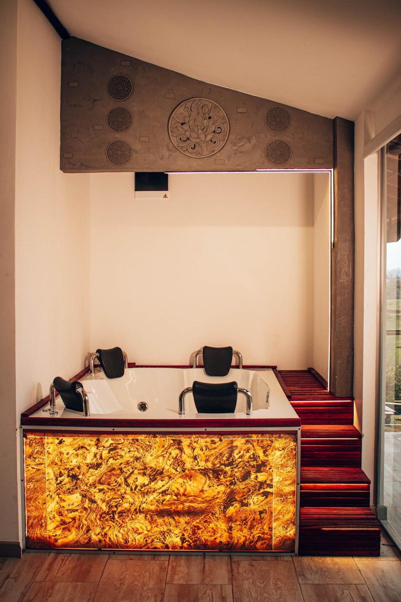 ריונגרו Oeroek Hotel מראה חיצוני תמונה